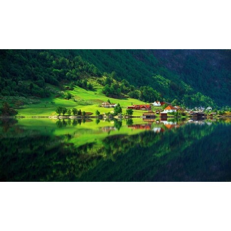 Amazing Green Valley Diamond Painting